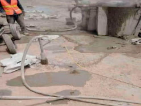 中原水泥混凝土路面板底注浆技术 路面脱空注浆整治方案