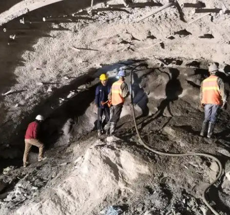 中原隧道拱顶带模注浆料，微膨胀注浆料的特点及施工工艺